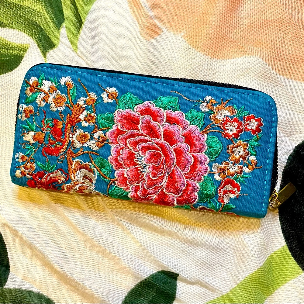 💖 Beautiful Embroidered Long Wallet